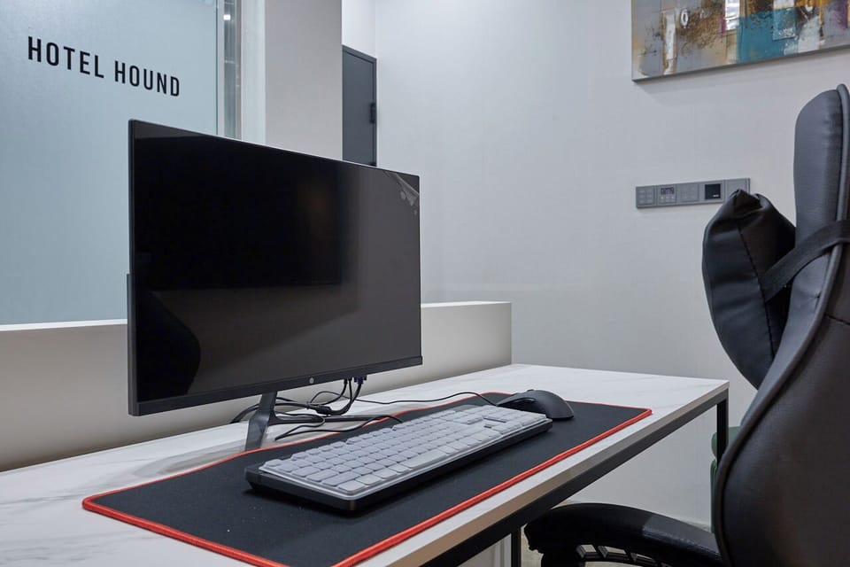 Deluxe Double Room | Desk, laptop workspace, blackout drapes, free WiFi