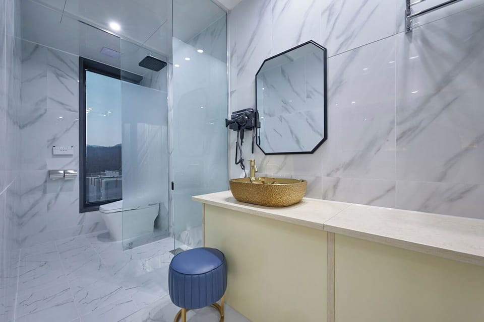 Family Twin Room | Bathroom | Hair dryer, slippers, towels, shampoo