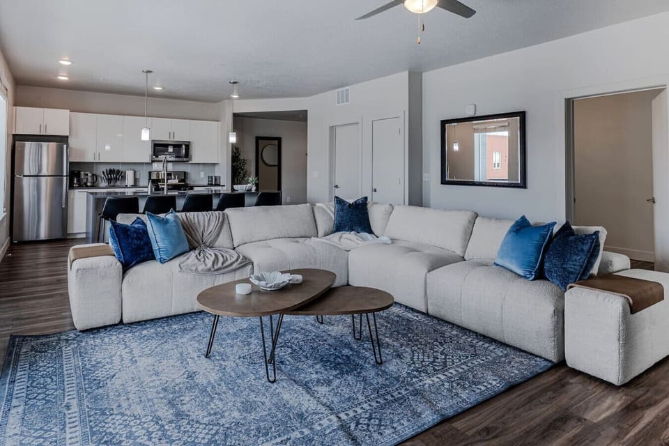 Spacious, open plan living room with amazing view from the couch!!