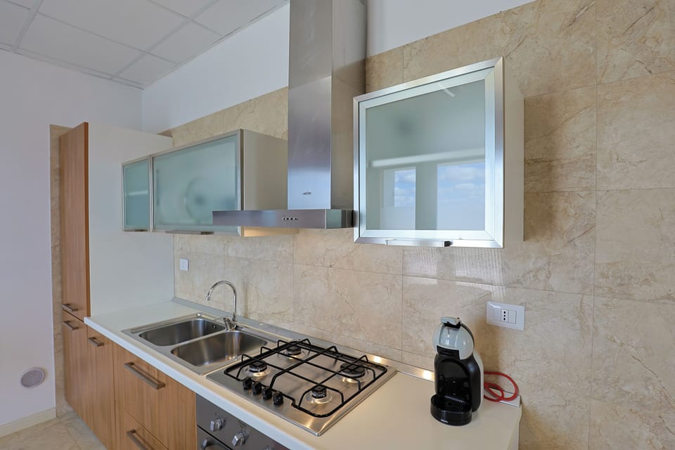 Comfort Suite, Kitchen, Garden View | Desk, laptop workspace, soundproofing, free WiFi