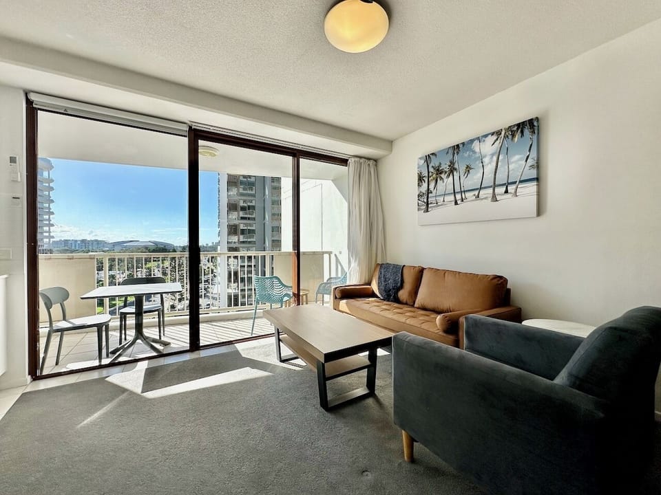 Comfort Apartment, City View | Living area