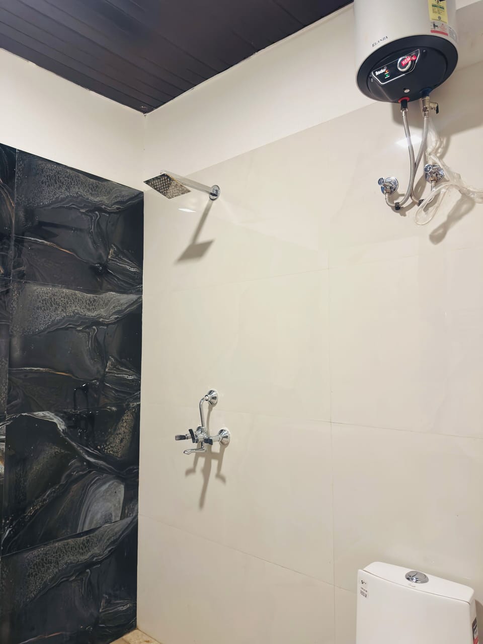 Deluxe Single Room, Garden View | Bathroom | Free toiletries, hair dryer (on request), towels, soap