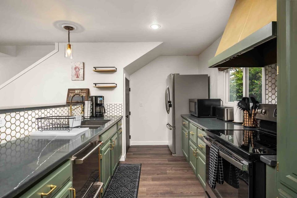 Cook delicious meals for breakfast, lunch, and dinner in this fully equipped kitchen. We suggest grabbing some seafood from a local market.