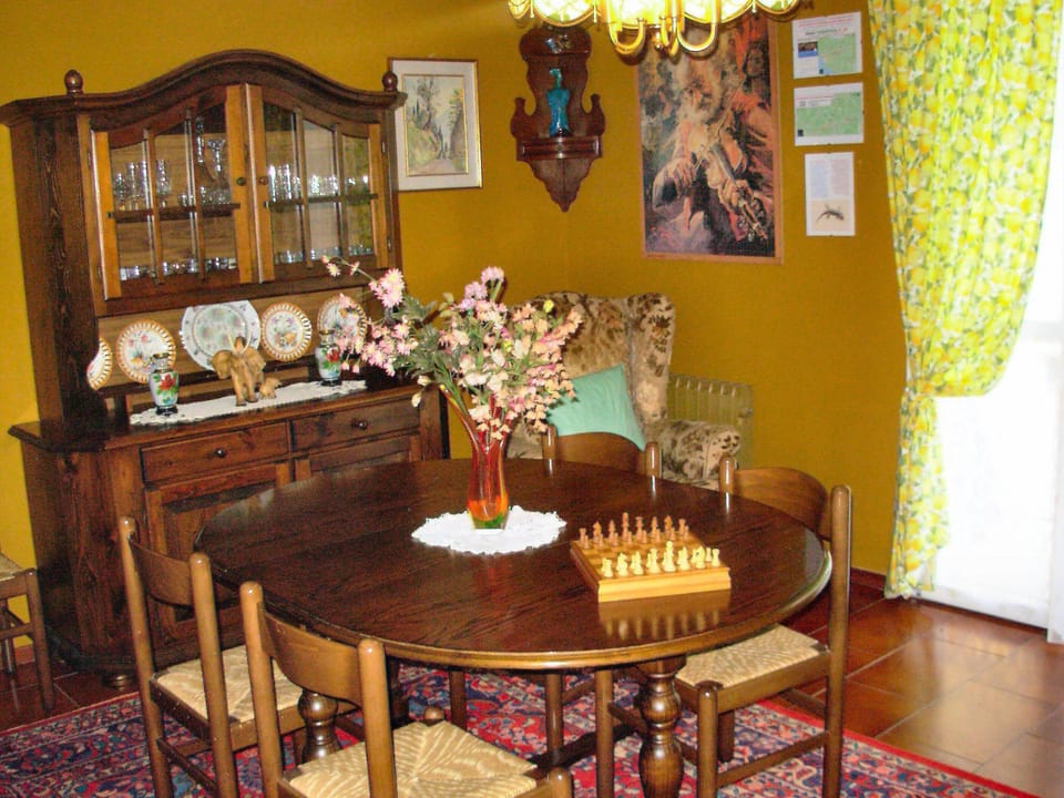 Shared Dormitory, 1 Bedroom, Smoking, Balcony | Dining room