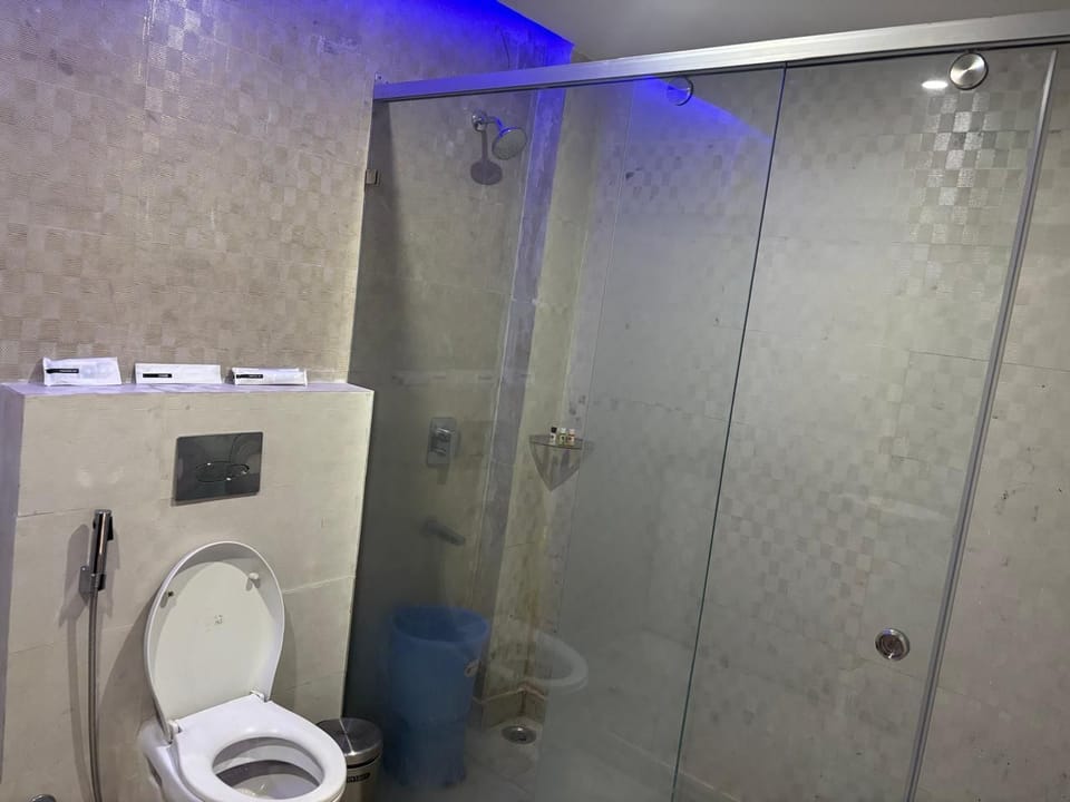 Shower, free toiletries, towels, soap