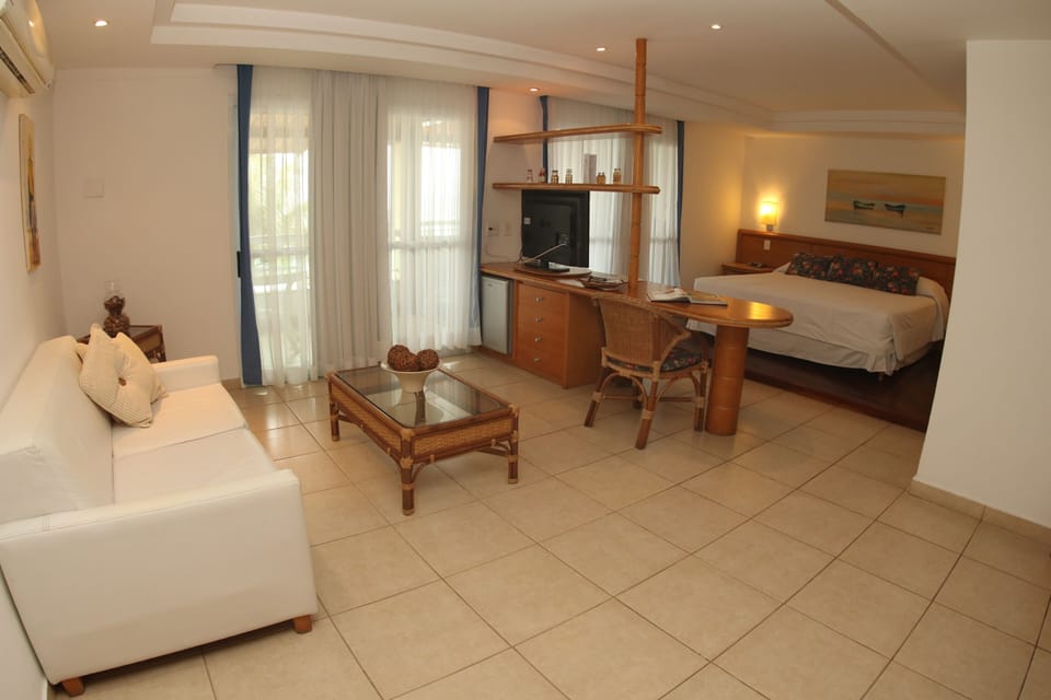 Presidential Suite | Hypo-allergenic bedding, minibar, in-room safe, desk