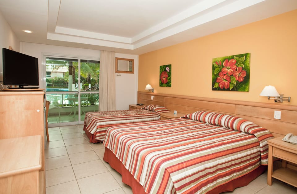 Hypo-allergenic bedding, minibar, in-room safe, desk