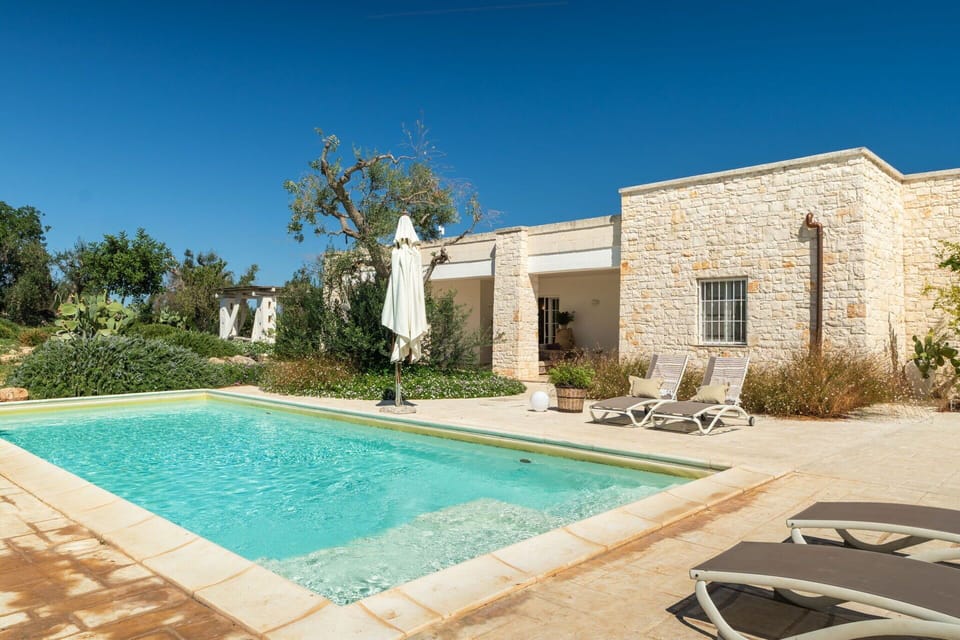 Amenities, Building Exterior, Garden, Kitchen, Main Entrance, Outdoor, Spring, Summer