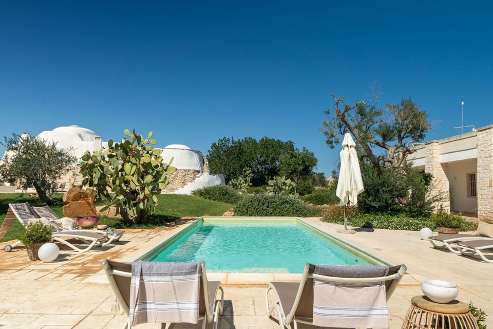Amenities, Building Exterior, Garden, Kitchen, Main Entrance, Outdoor, Spring, Summer