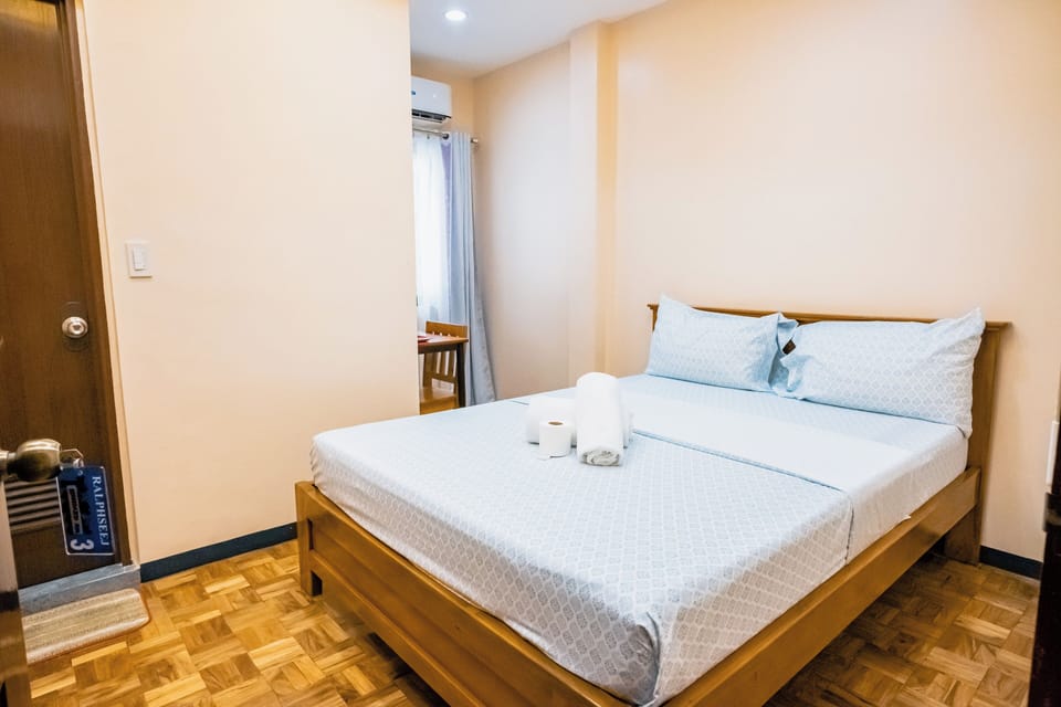 Standard Double Room | Desk, laptop workspace, free WiFi