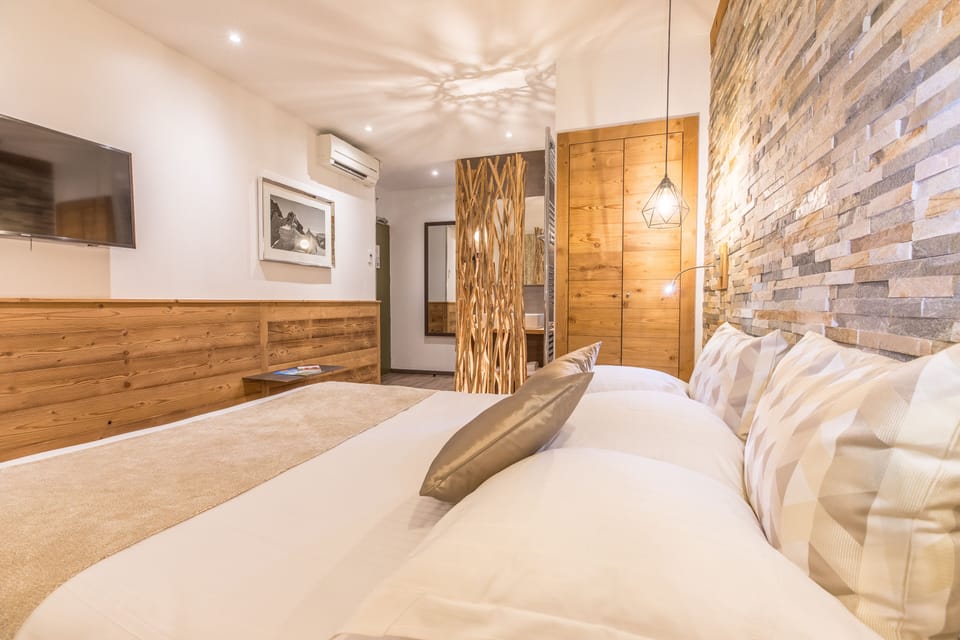 Double Room Chalet  | Premium bedding, desk, soundproofing, free cribs/infant beds