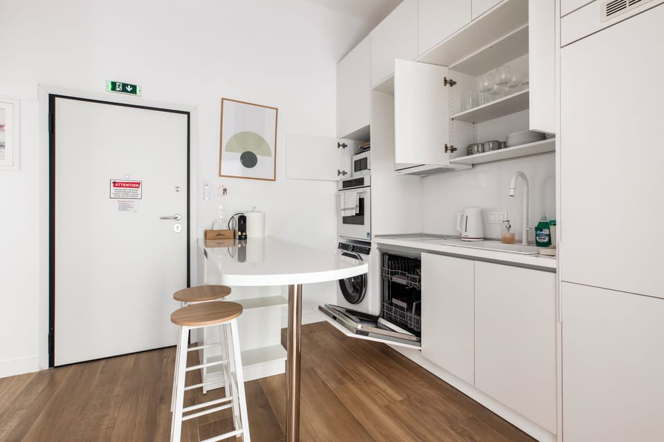 Apartment, 2 Bedrooms, Kitchen, City View | Private kitchen | Full-size fridge, microwave, oven, stovetop