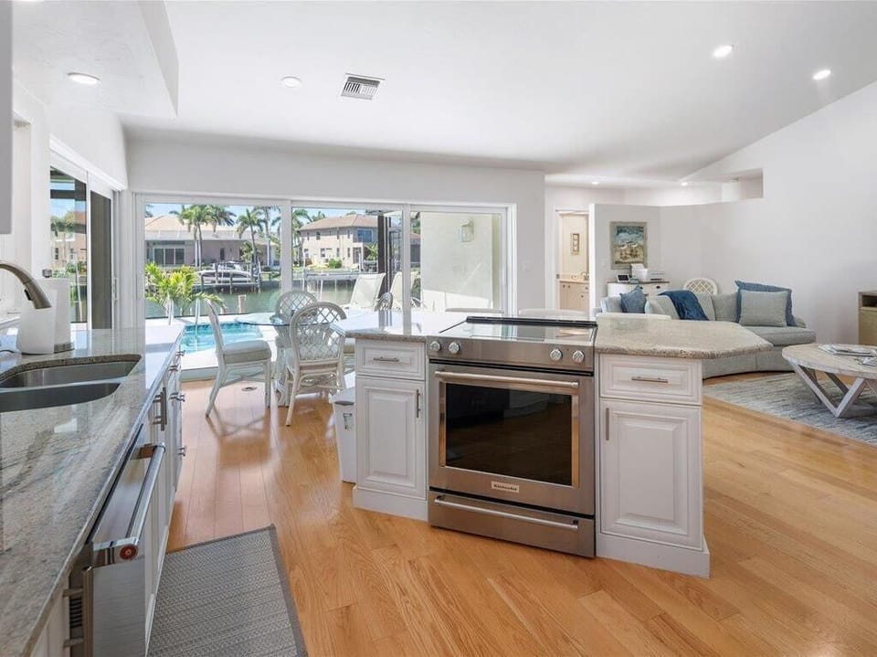 Spacious Airy Kitchen