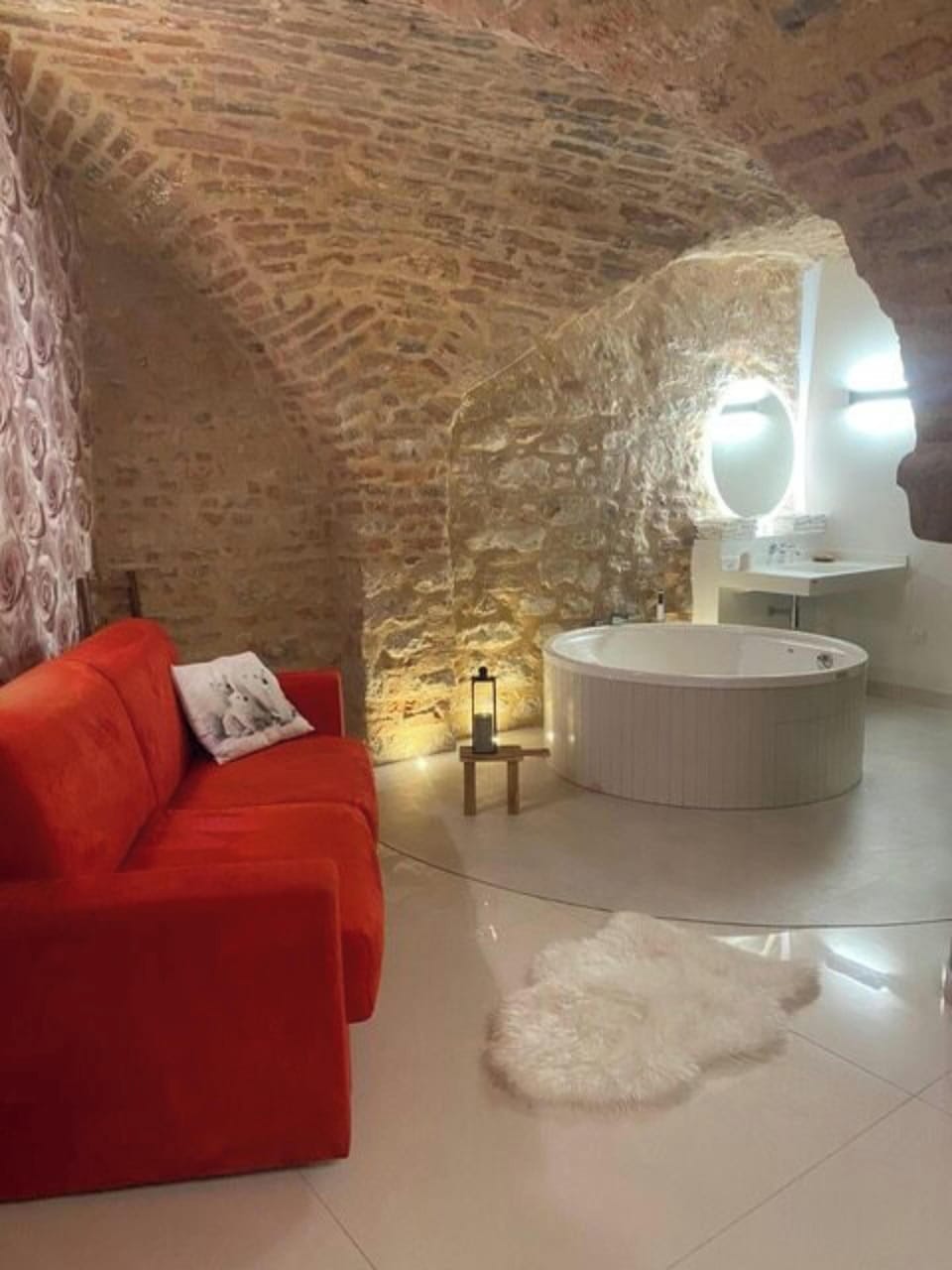 Romantic Suite without windows | Premium bedding, in-room safe, individually decorated