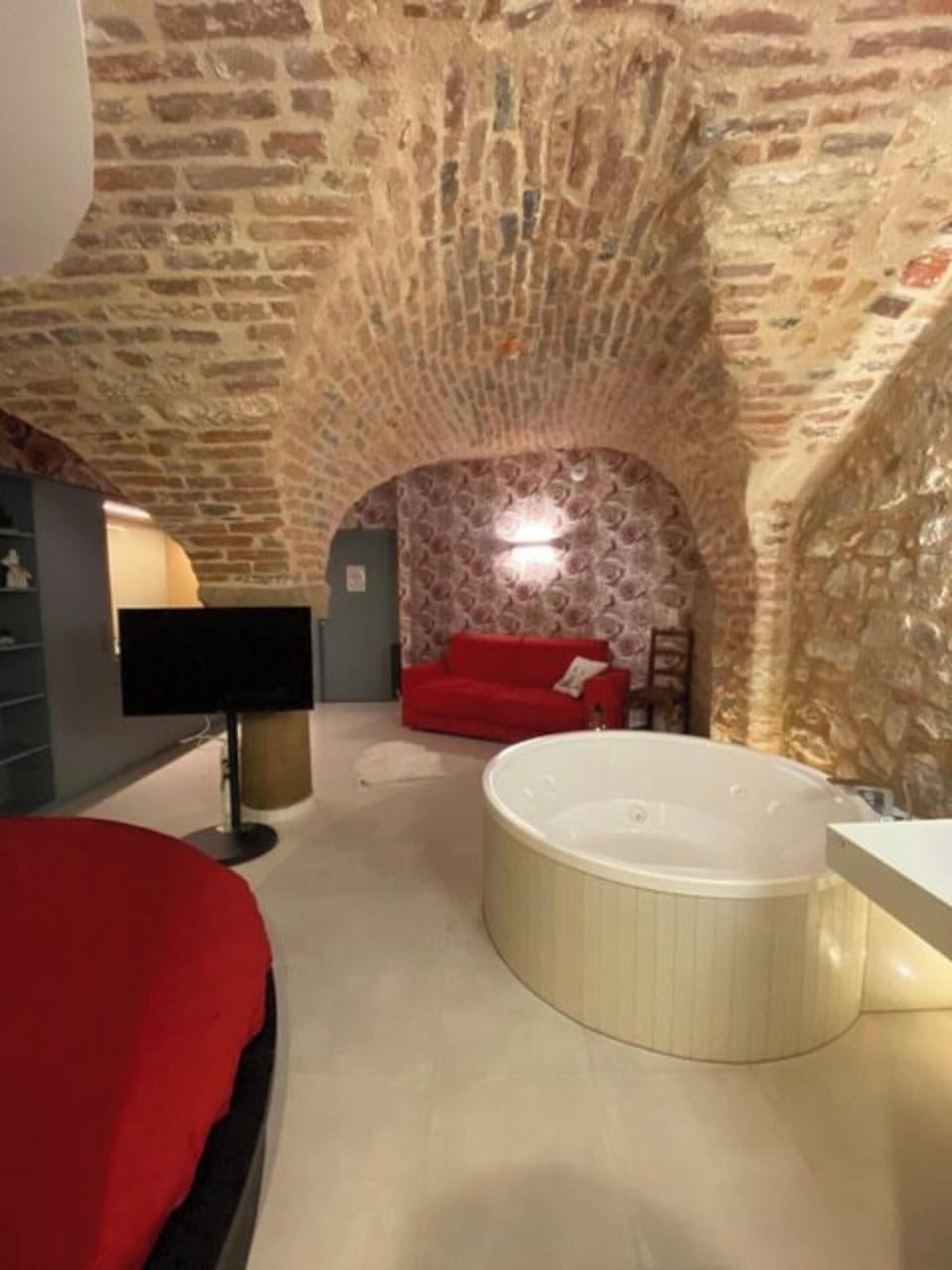 Romantic Suite without windows | Premium bedding, in-room safe, individually decorated