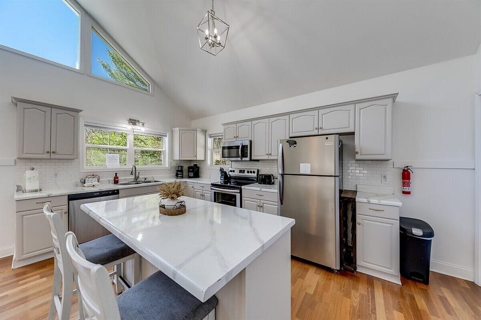 Kitchen with island