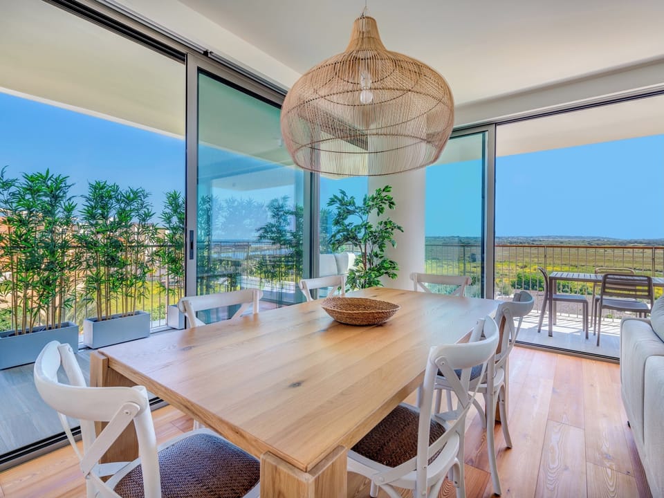 beachfront bliss & spa - dining