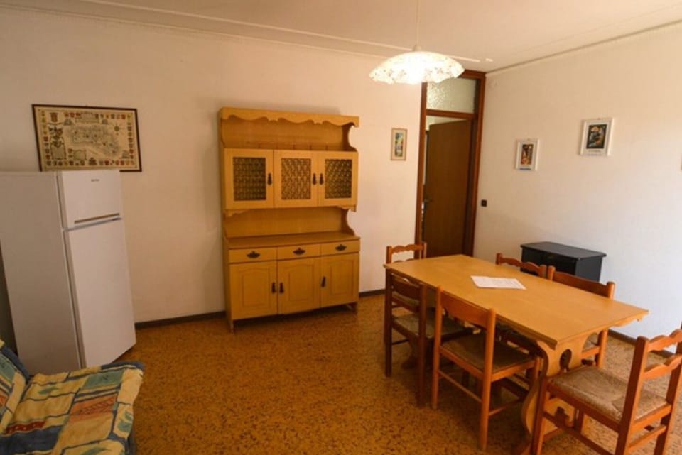Apartment, 2 Bedrooms, Patio, Garden View | Dining room