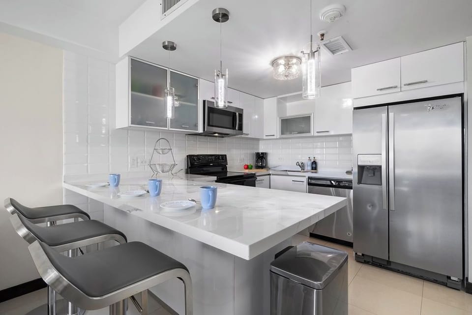 Create island-inspired meals in a fully equipped modern kitchen with stainless appliances, then dine in comfort at the indoor table or breakfast bar.