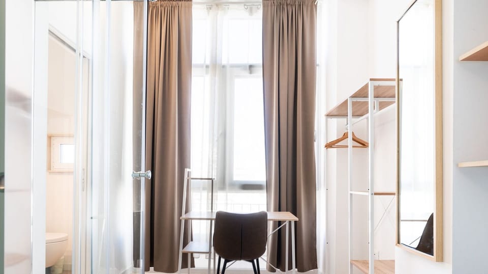 Double Room | In-room safe, desk, iron/ironing board (on request), WiFi (free)