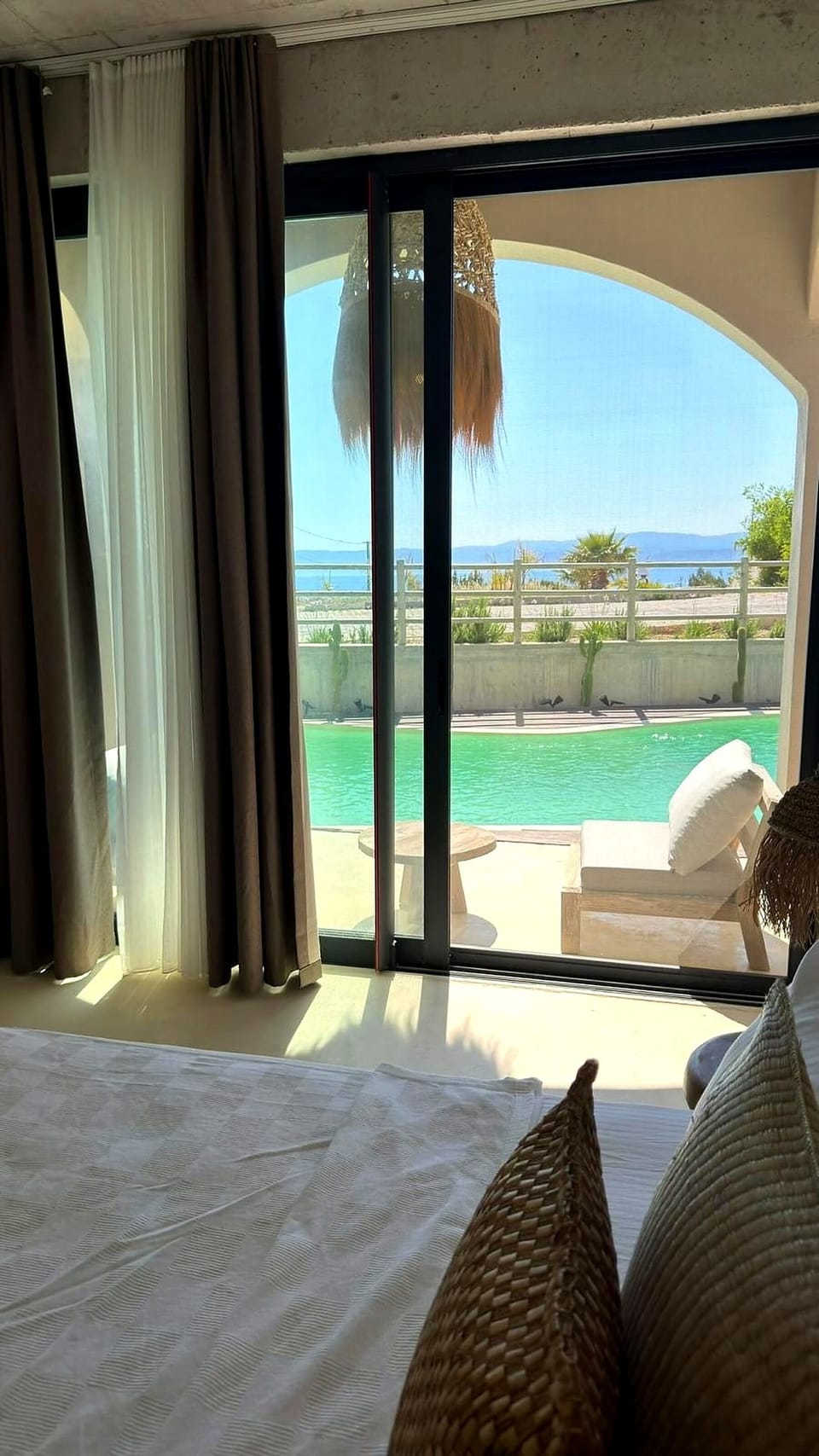 King Room With Pool View | Minibar, in-room safe, individually decorated, soundproofing