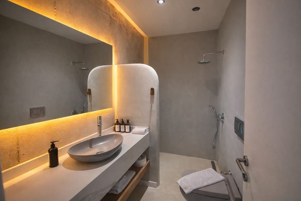 Economy Standard Room | Bathroom | Shower, hair dryer, slippers, towels