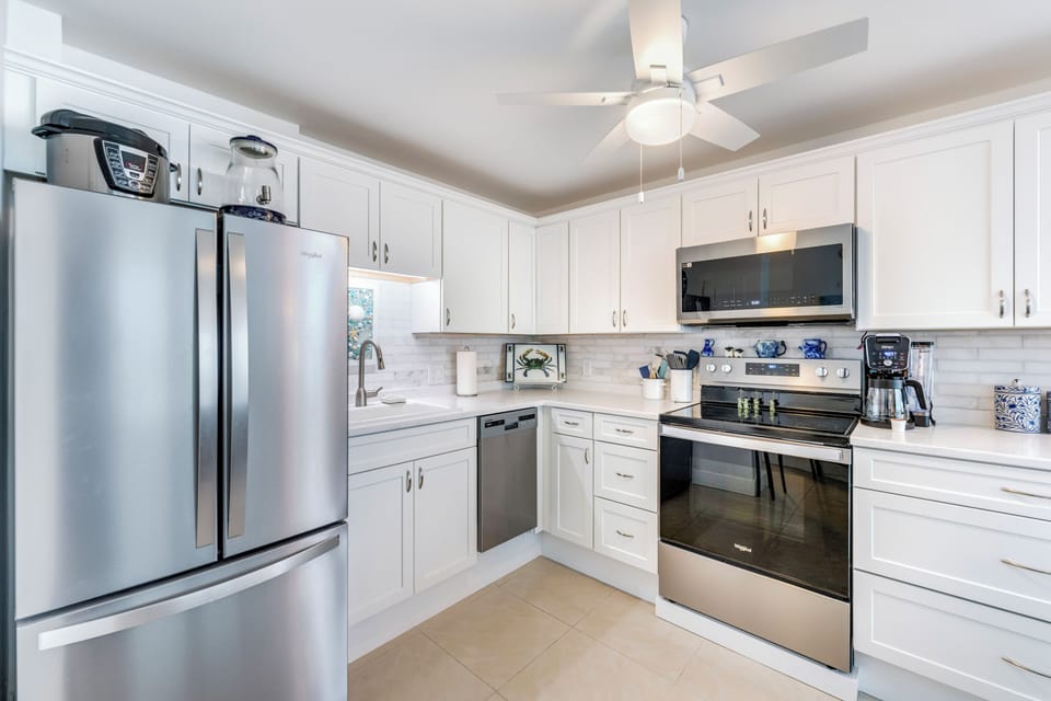 Fabulous newly remodeled Kitchen with new appliances 