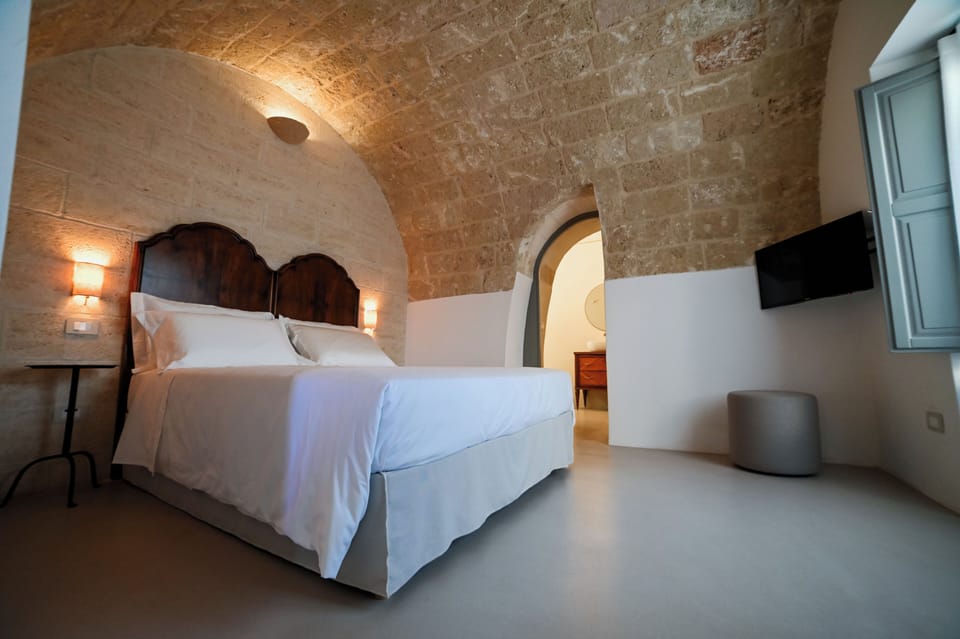 Minibar, soundproofing, free WiFi, bed sheets