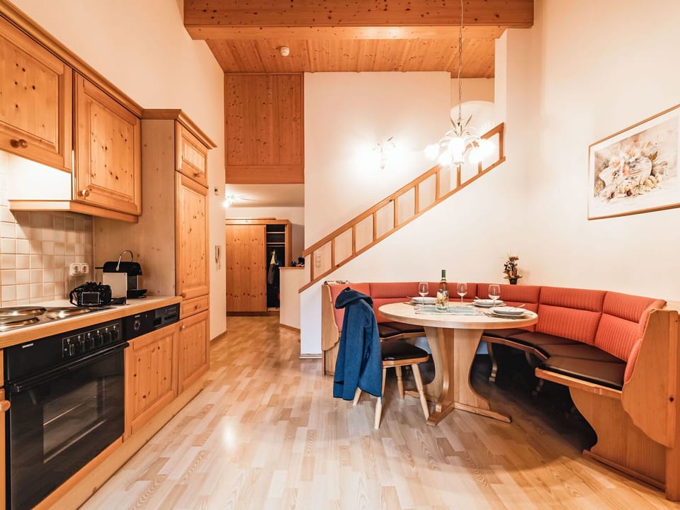 Wood, Interior Design, Flooring, Floor, Furniture, Apartment, Room, Wood Stain, Ceiling, Wood Flooring