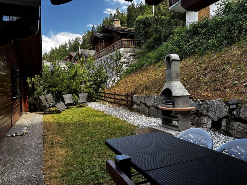 Home, Cottage, Garden, Shade, Yard, Landscaping, Backyard, Hardwood, Deck, Design