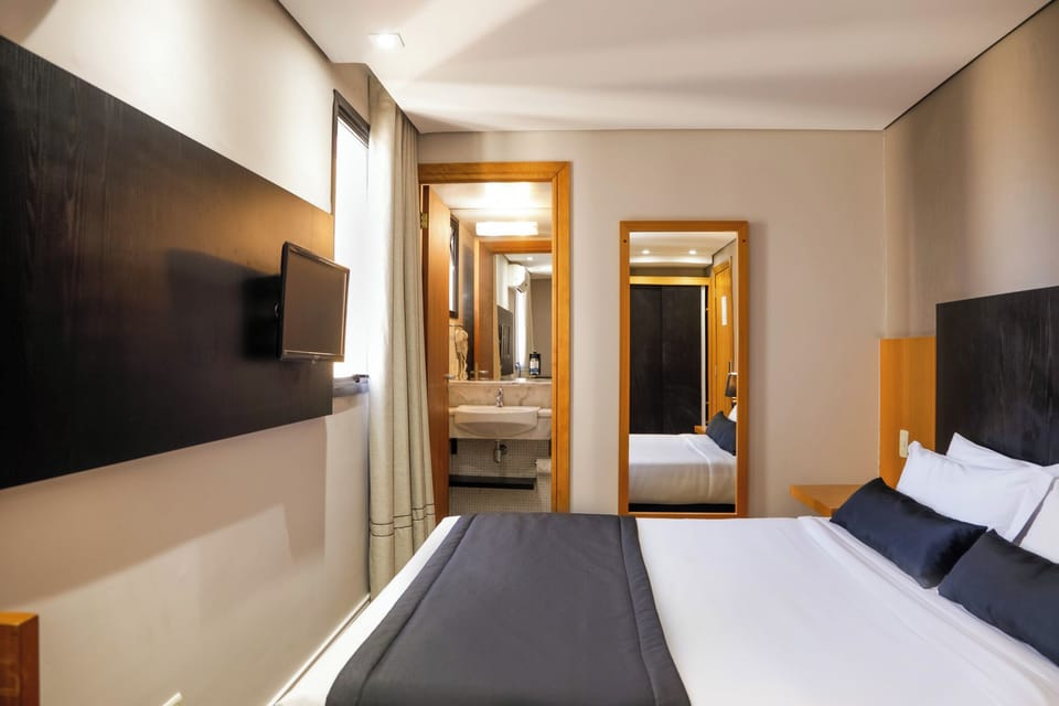 Superior Room | Minibar, in-room safe, desk, blackout drapes