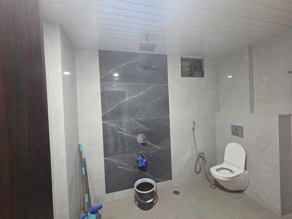 Standard Room | Bathroom | Shower, free toiletries, towels, soap