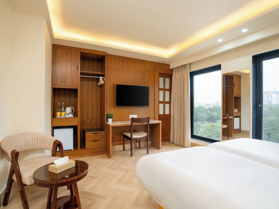 Deluxe Twin Room | In-room safe, desk, laptop workspace, free WiFi