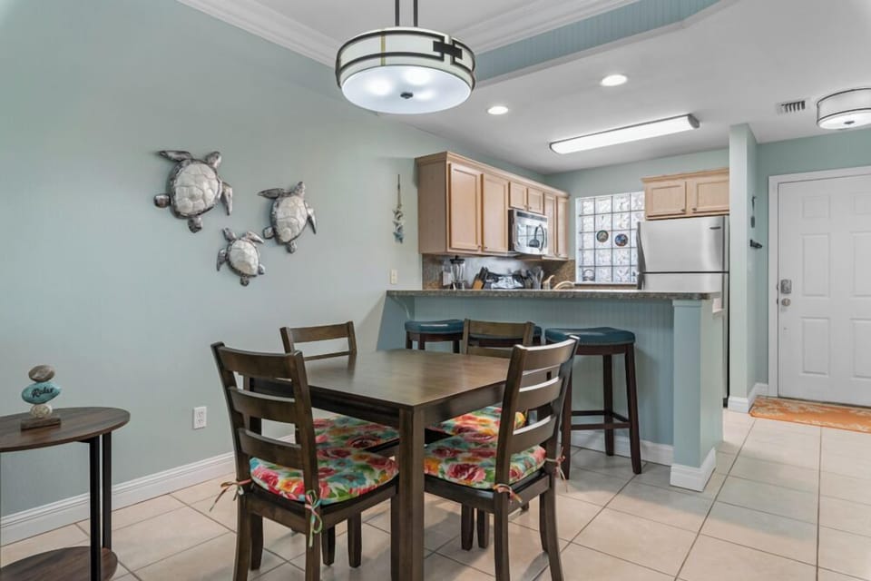 Dining Room/Counter