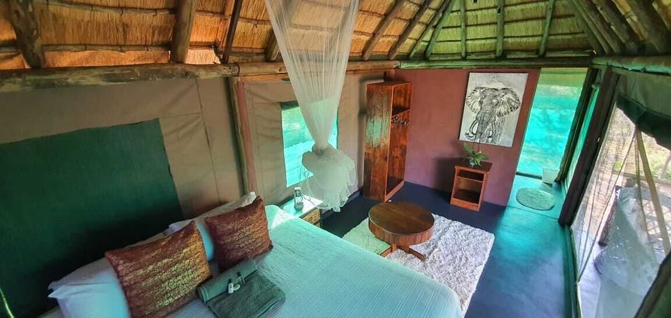 Luxury Room | Desk, laptop workspace, WiFi (free)