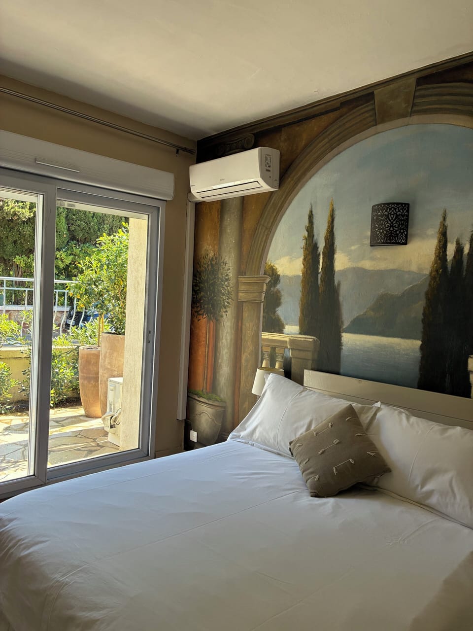 Superior Double Room, 1 Queen Bed | Minibar, bed sheets