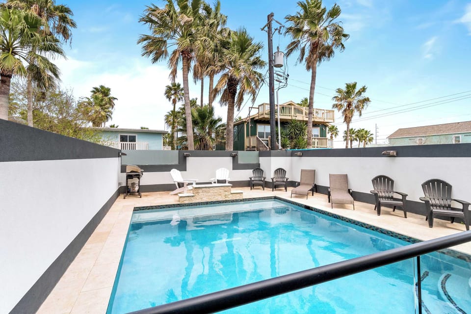 Outdoor swimming pool with sun loungers