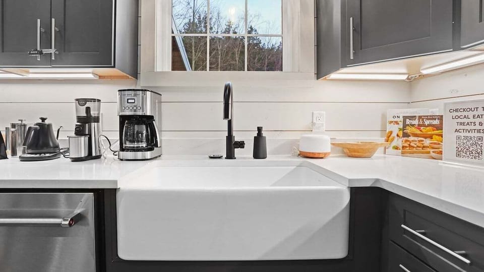 Full kitchen