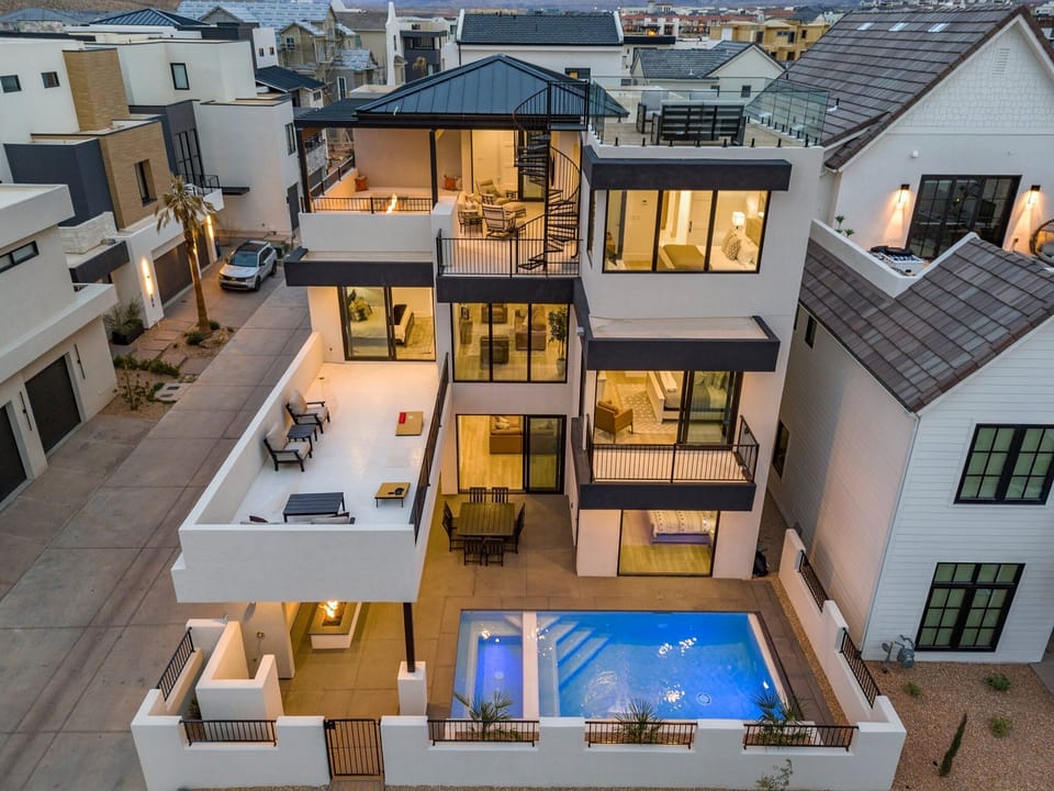 Entire House / Private Pool and Hot Tub