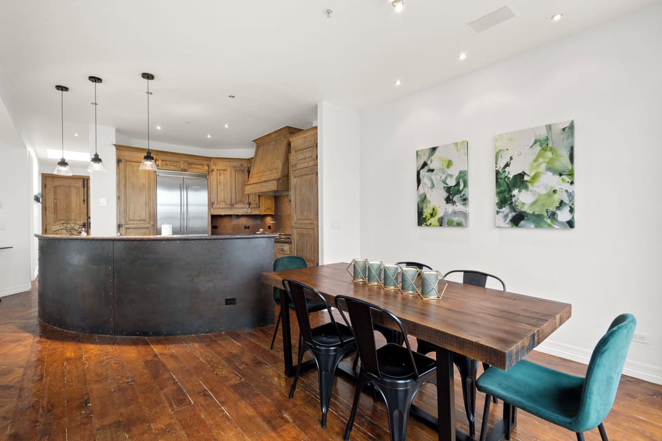 4.0-wintercrown-penthouse-dining-room-(12)