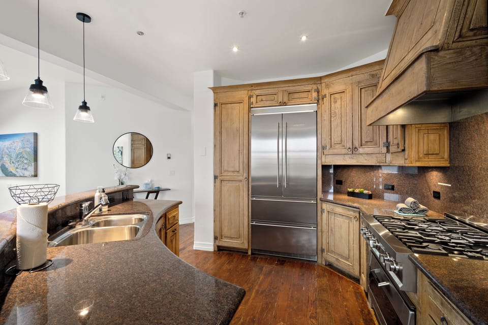 3.0-wintercrown-penthouse-kitchen(10)