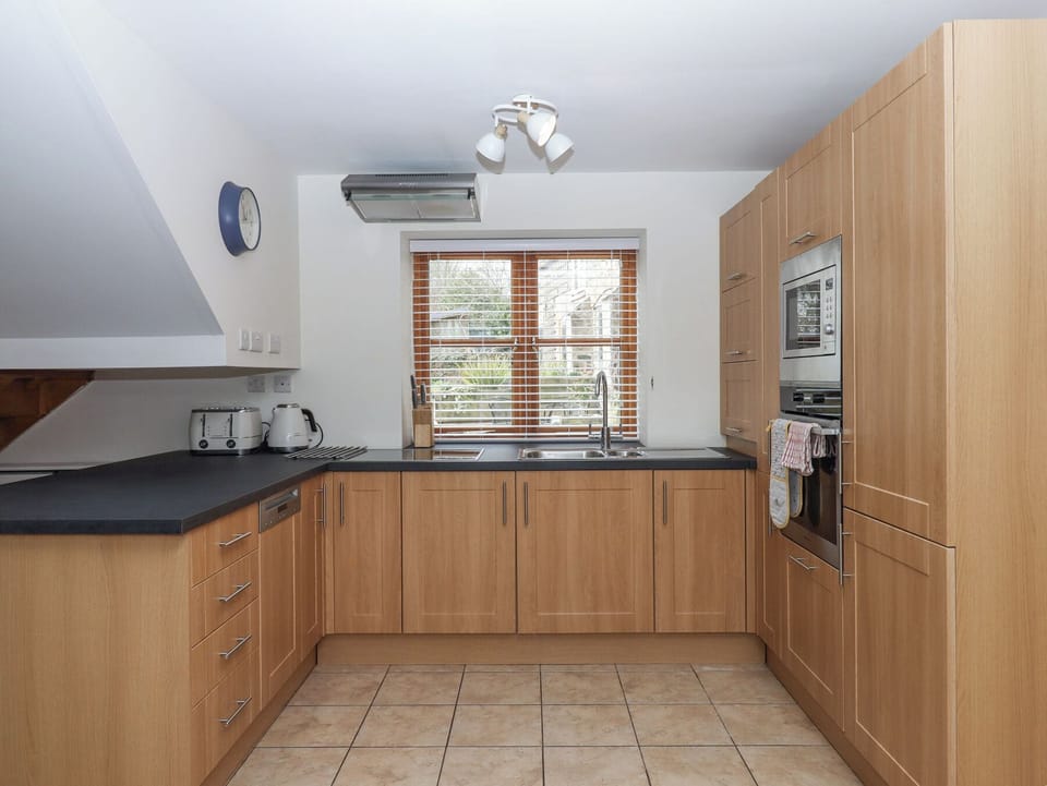 Dishwasher, cookware/dishes/utensils