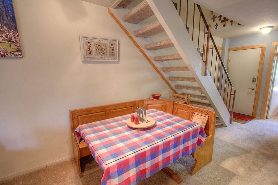Condo, 2 Bedrooms | Dining