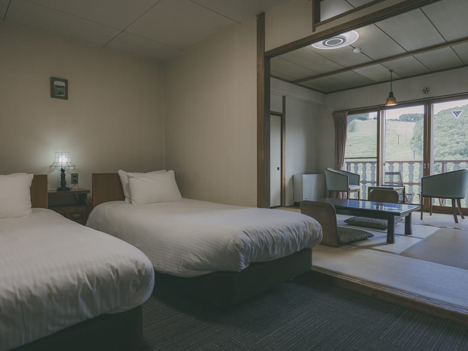 Japanese Western Room - Ski slopes View - Bath and Toilet, Non Smoking | In-room safe, desk, bed sheets