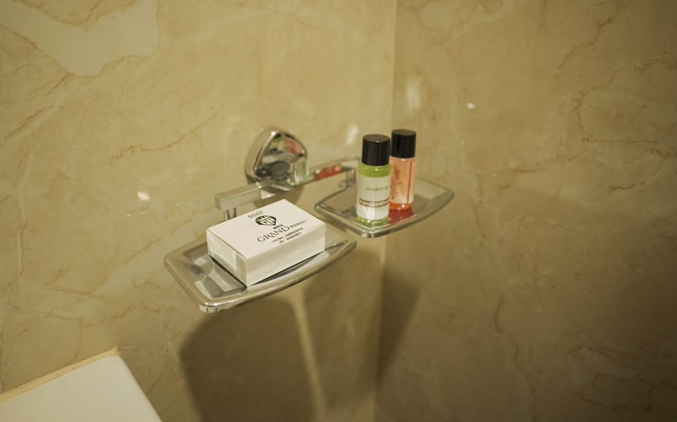 Executive Room, City View | Bathroom | Shower, rainfall showerhead, free toiletries, slippers