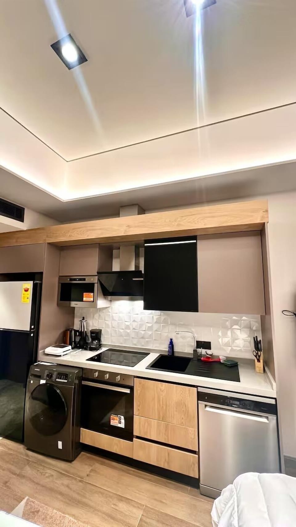Deluxe Apartment, Courtyard View | Private kitchen | Fridge, microwave, oven, stovetop
