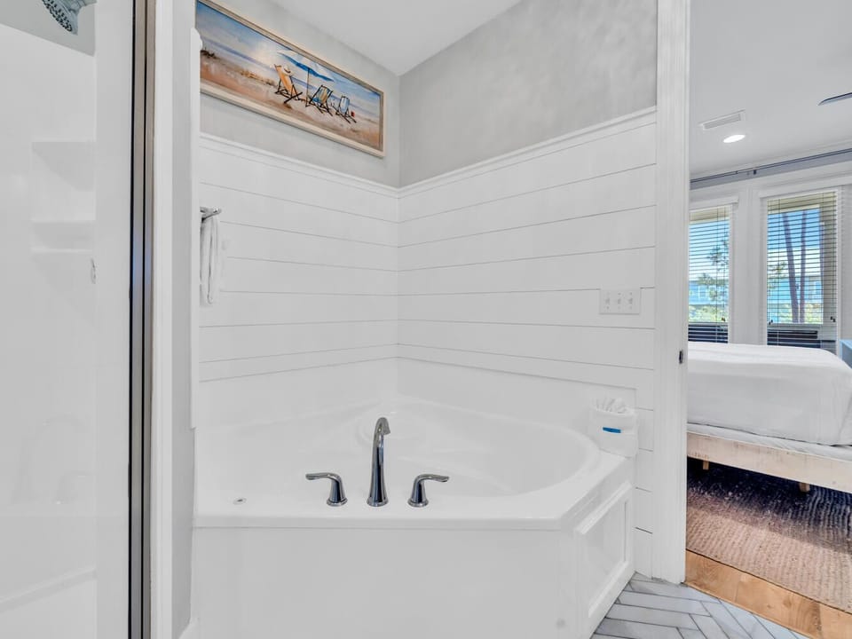 Master bathtub