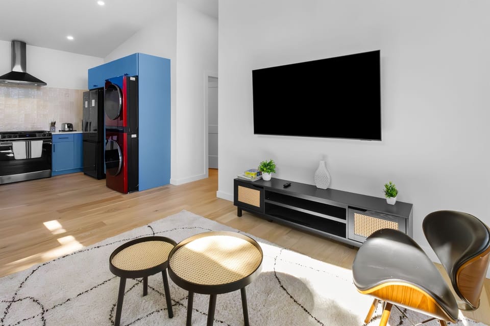 Samsung Smart TV with Roku
