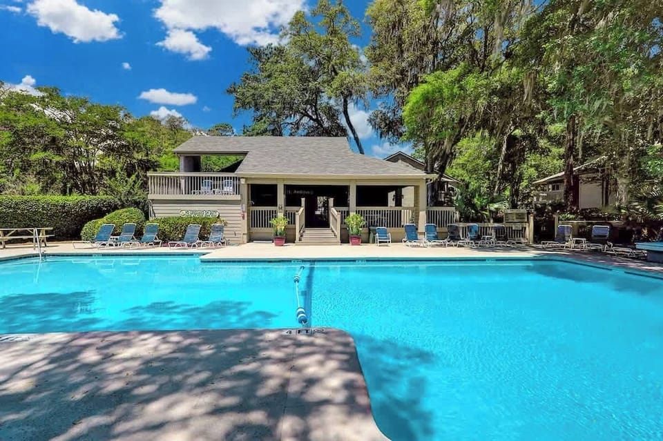 St. Andrew's Common Community Pool