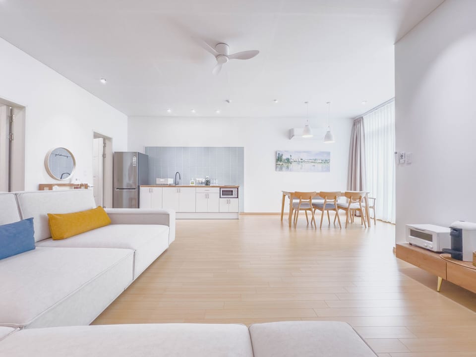 Pine Royal Suite | Down comforters, free WiFi, bed sheets